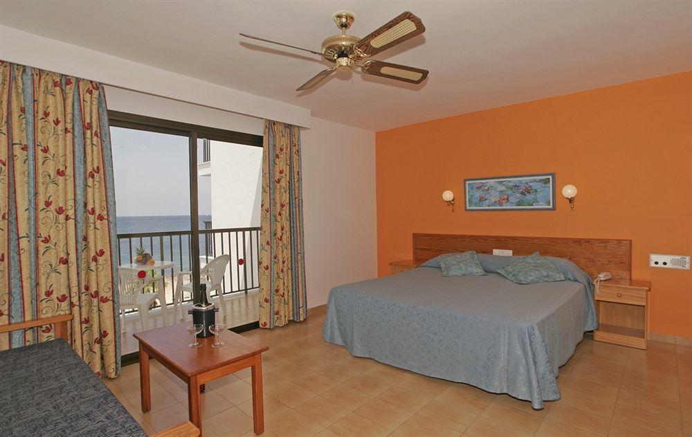 Aparthotel Nereida San Antonio  Bilik gambar